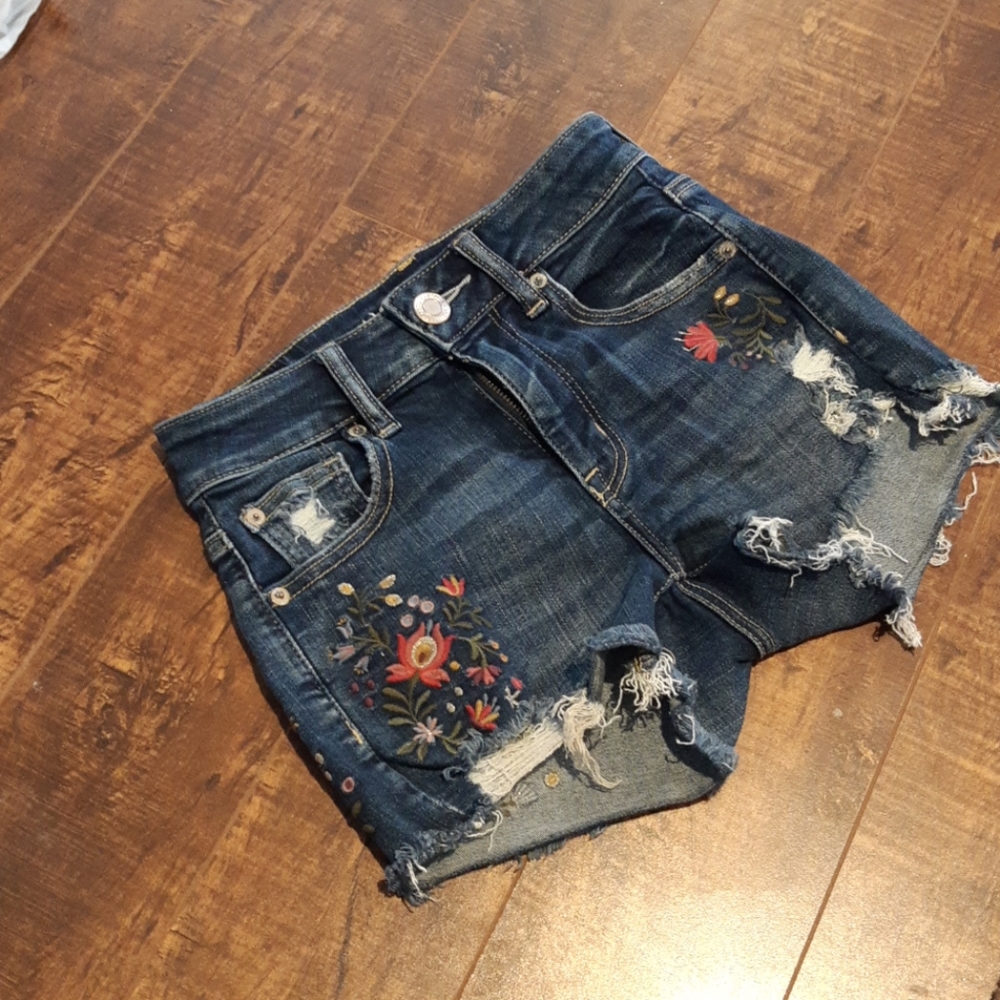 Flower embroided American Eagle shorts